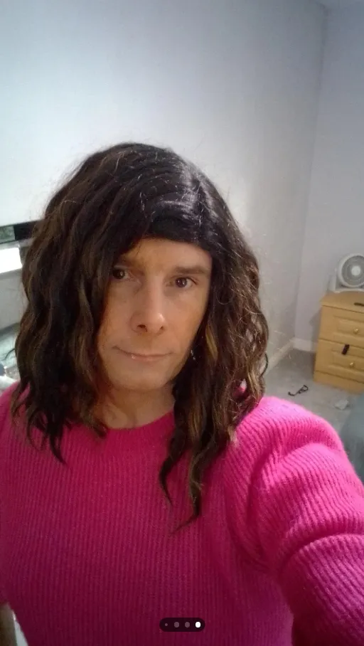 aveline marlowe wearing a pink jumper