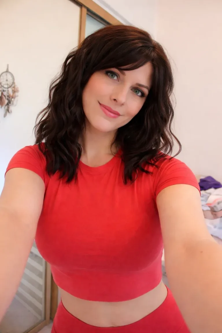 aveline marlowe crossdresser primark activewear coral arms outstretched