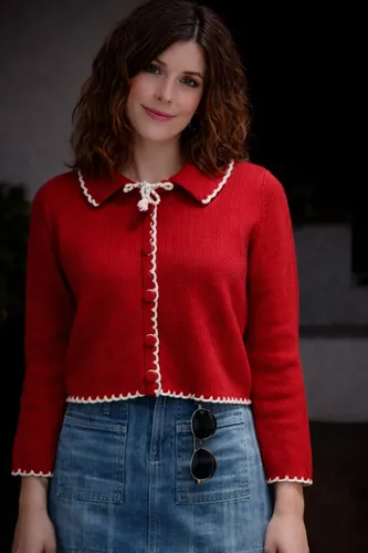 aveline Marlowe wearing an outfit from oliver bonas